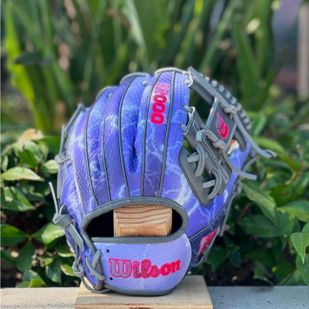 Wilson gloves - Picture 3 of 3